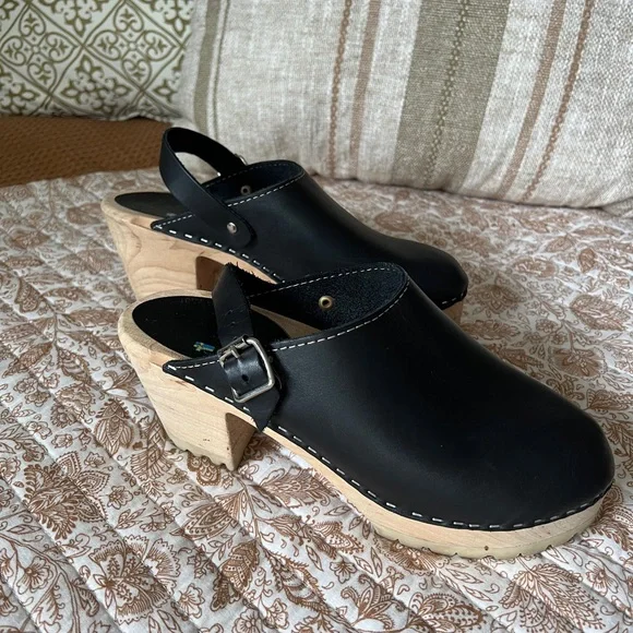 Lotta from Stockholm Black Leather Platform Clogs Tractor Sole - Picture 6 of 6